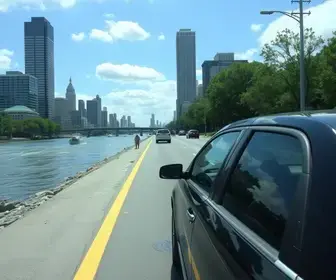 carro cai em córrego